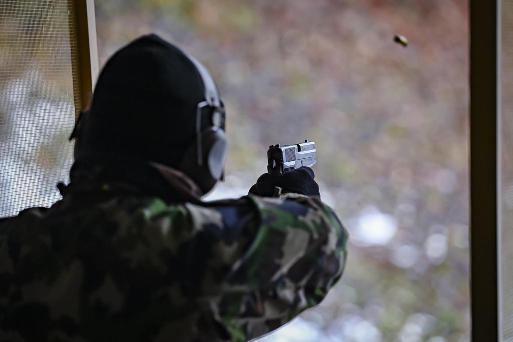 Zviceranët votojnë për lehtësimin e rregullave për eksportin e armëve